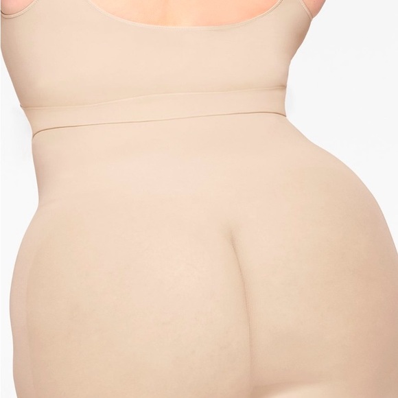 SKIMS - Picture 3 of 7